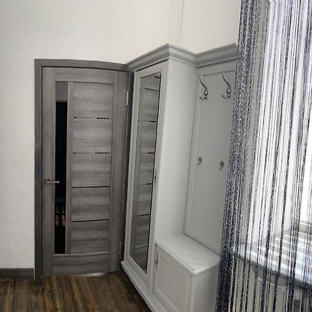 Lux Apartments Vinița Exterior foto